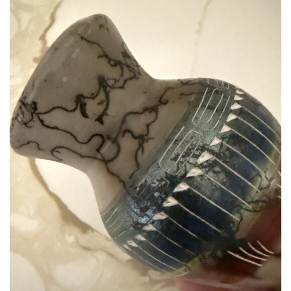 Native American Navajo Horsehair Vase Blue Red Cream Pottery 5” Tall Signed - Picture 7 of 8